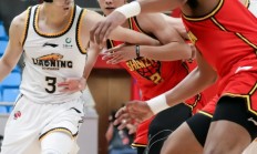 爱游戏投注-广东队在与新疆队的角逐中获胜，保持榜首位置