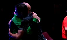 爱游戏亚洲官网-包含双方实力均衡，场上对抗激烈，胜负难以预料的词条