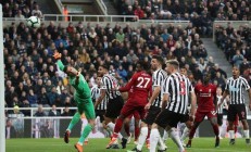 爱游戏官方入口-埃弗顿大胜反弹，球队士气大振