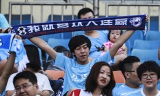 爱游戏网站-斯威走好：重庆斯威客场大胜大连一方，拿下关键三分的简单介绍