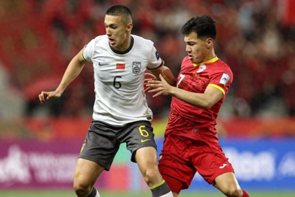 比赛中球队战胜老对手,展现实力与决心 比赛中球队战胜老对手,展现实力与决心