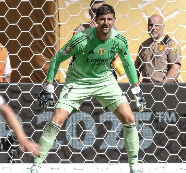 尤文图斯球员闪耀全场,取得胜利 尤文图斯球员闪耀全场,取得胜利