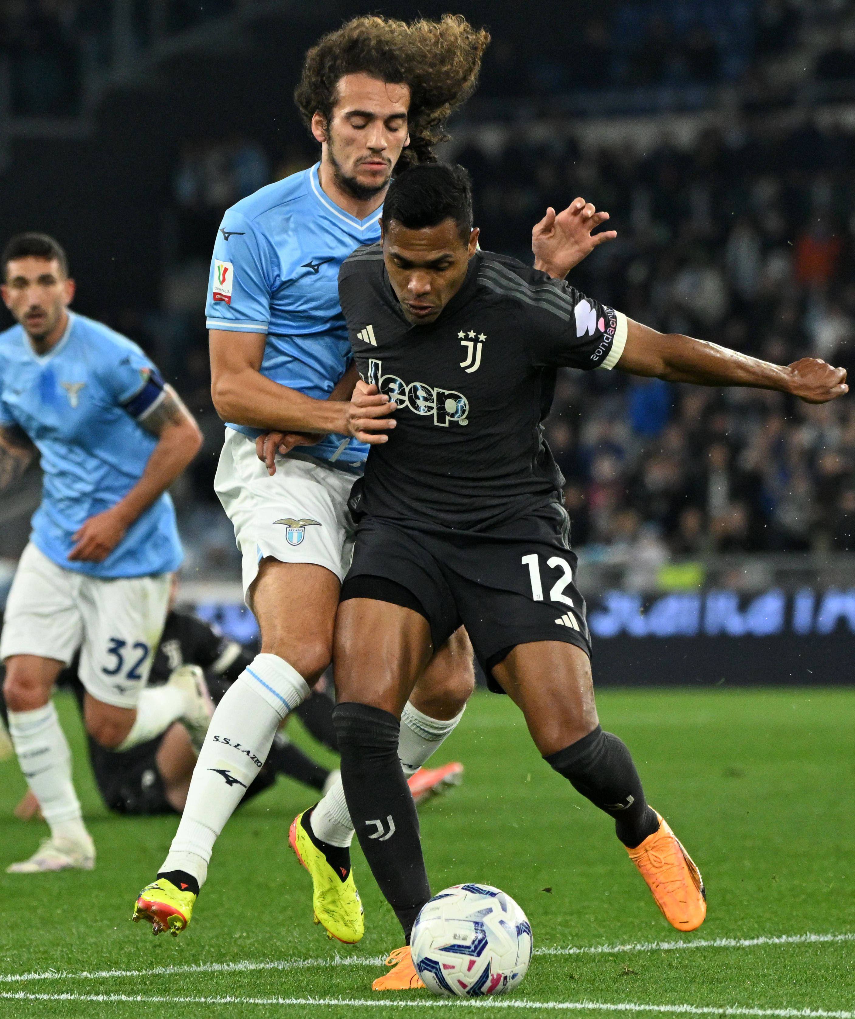 尤文图斯球员闪耀全场,取得胜利 尤文图斯球员闪耀全场,取得胜利