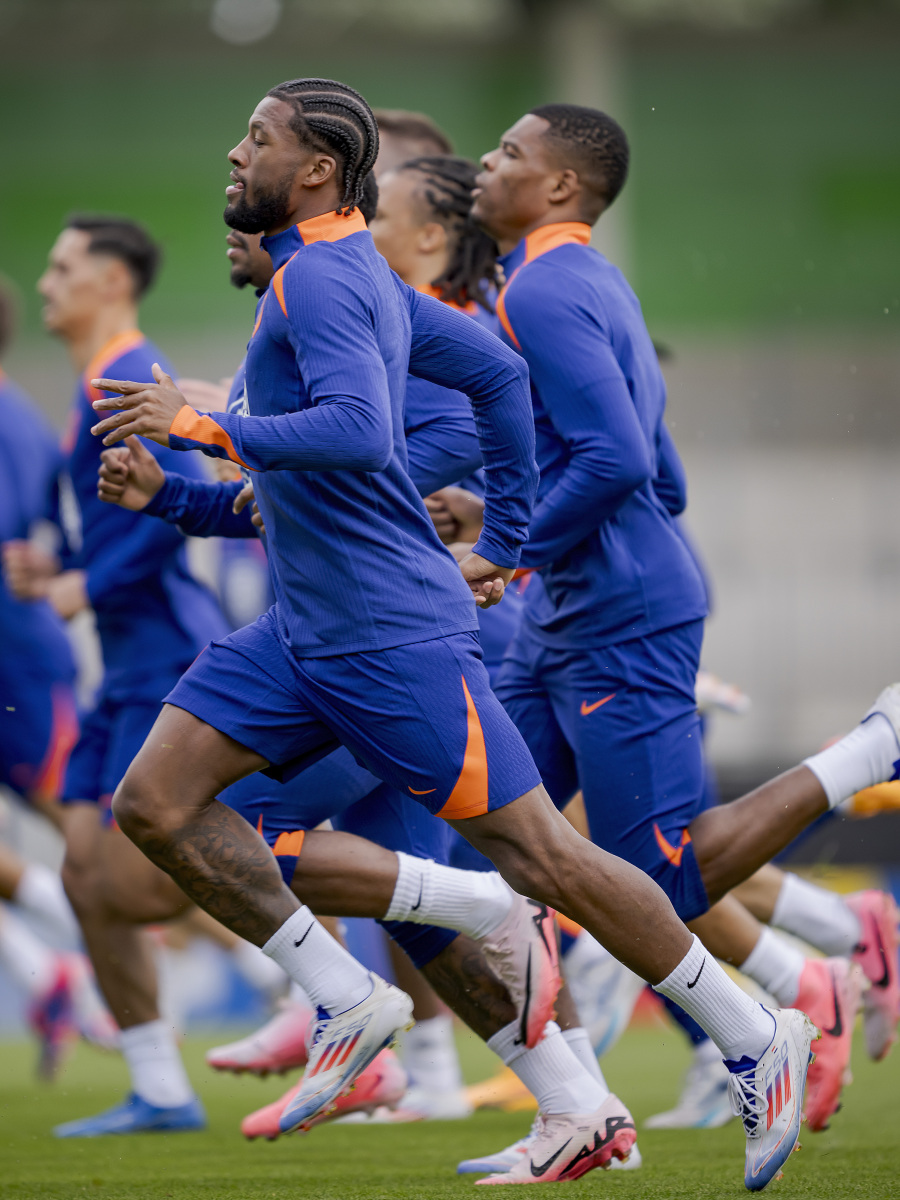 包含足球赛季盛事掀开序幕,各支豪门球队竞相角逐的词条 包含足球赛季盛事掀开序幕,各支豪门球队竞相角逐的词条