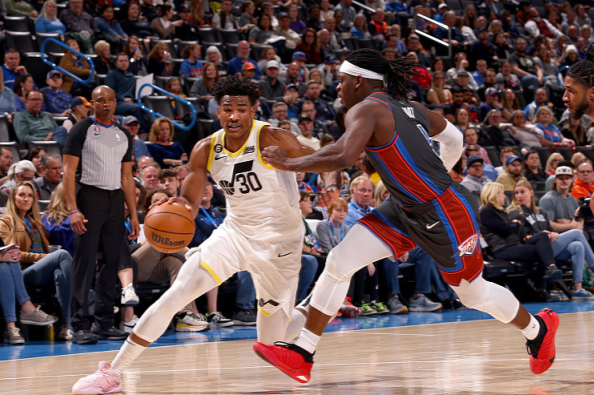 关于爵士大胜对手，主场连胜势如破竹的信息