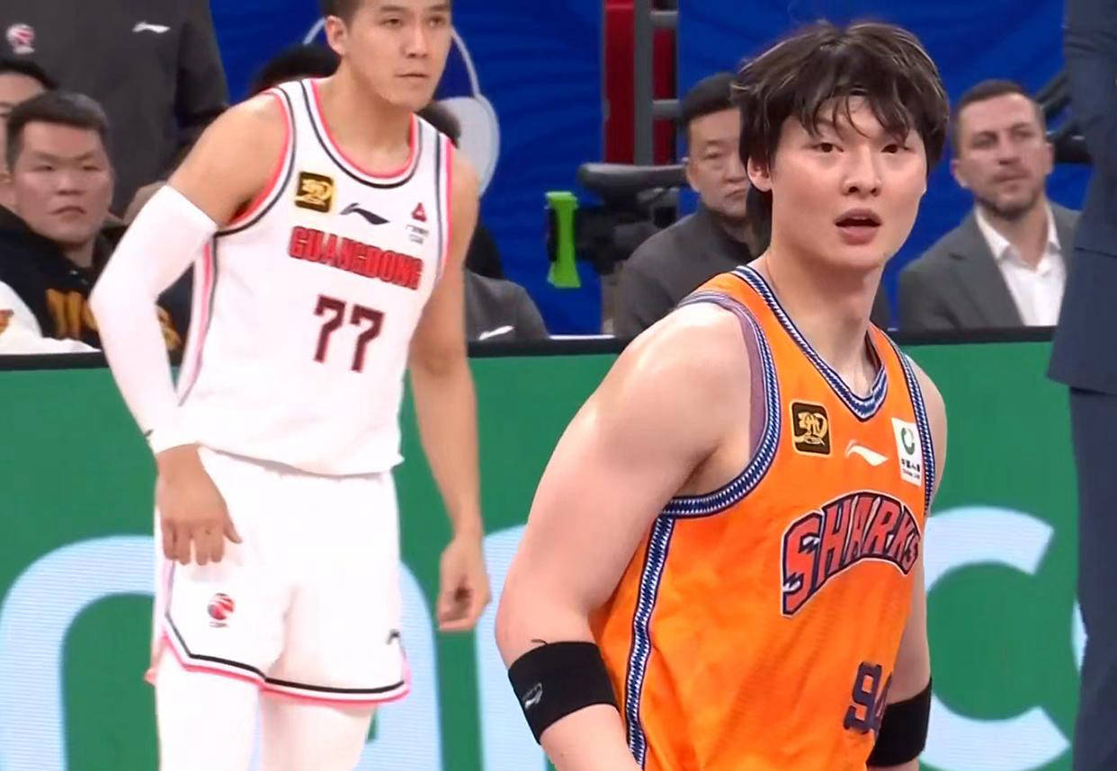 新秀球员崭露头角,助球队取得连胜 新秀球员崭露头角,助球队取得连胜