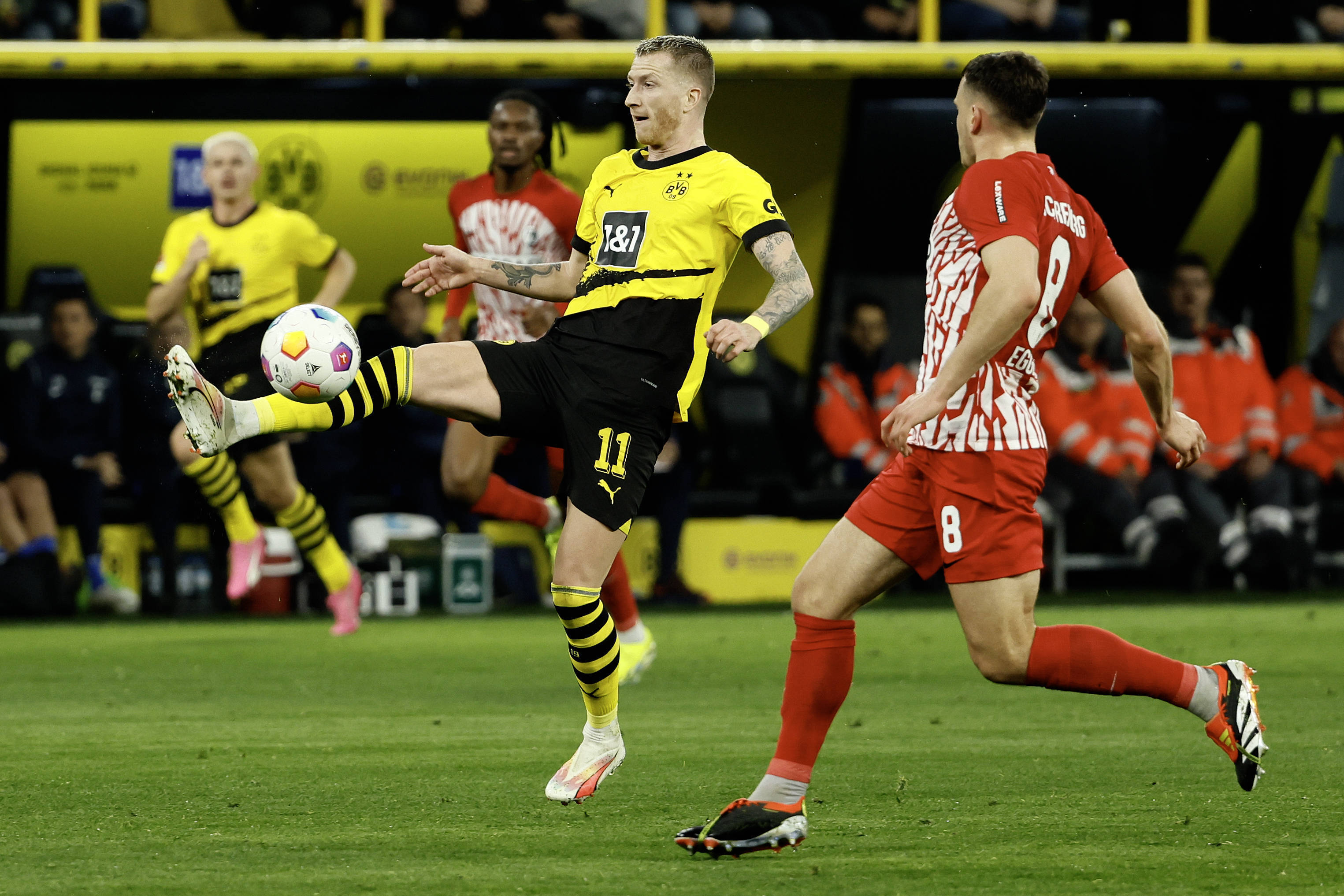 关于沃尔夫斯堡坐镇主场，击败对手实现逆转的信息