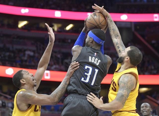 包含超级射手发威，梅开二度助球队一路高歌的词条