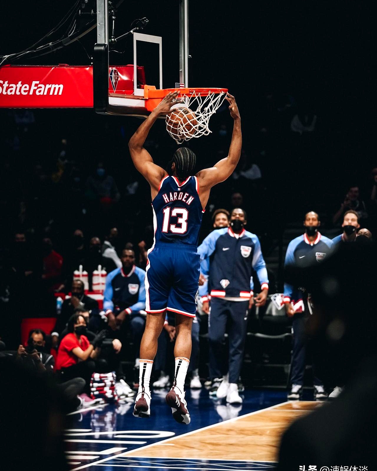 包含篮网发威横扫，实力强劲不容小觑的词条