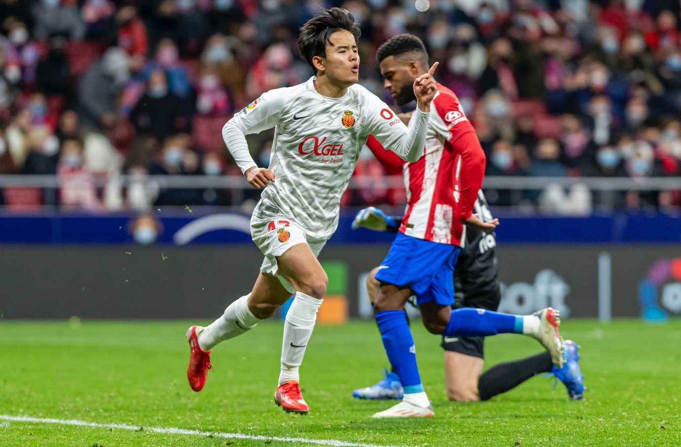 瓦伦西亚主场力挫强敌，豪取三分