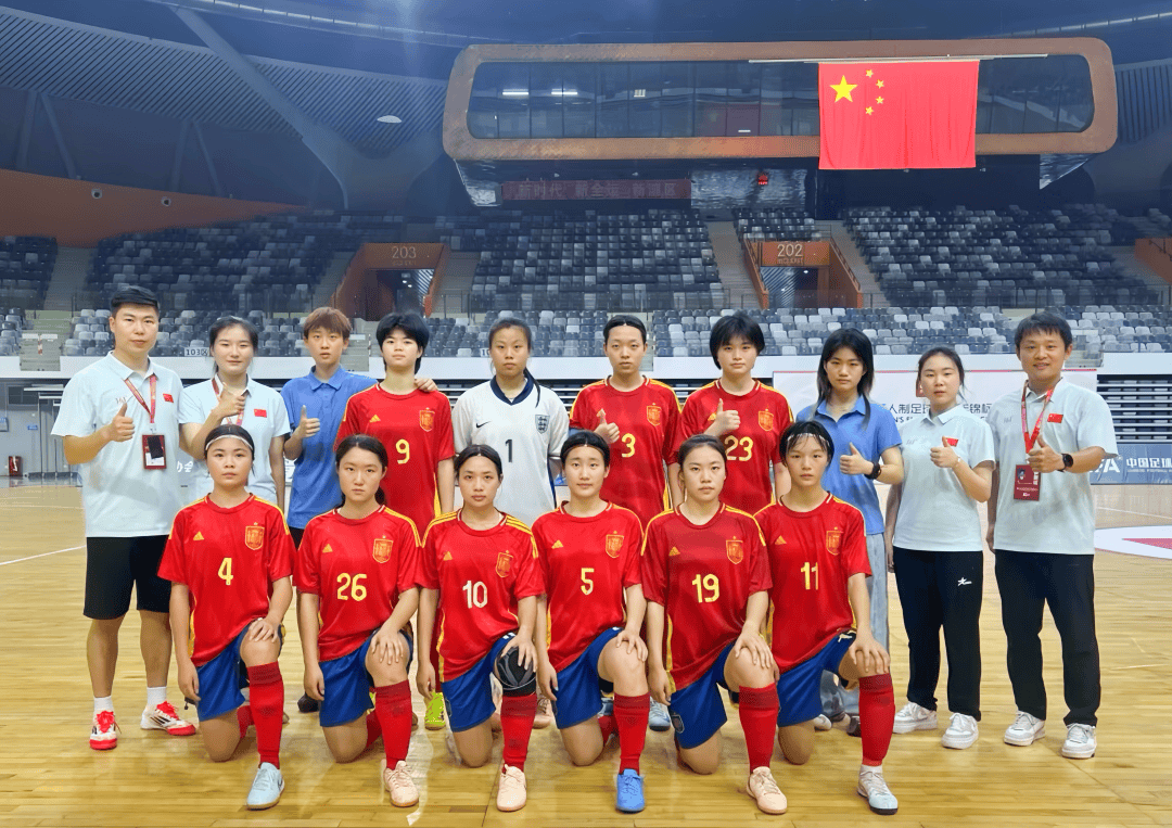 足球明星在亚洲比赛中带领球队斩获胜利