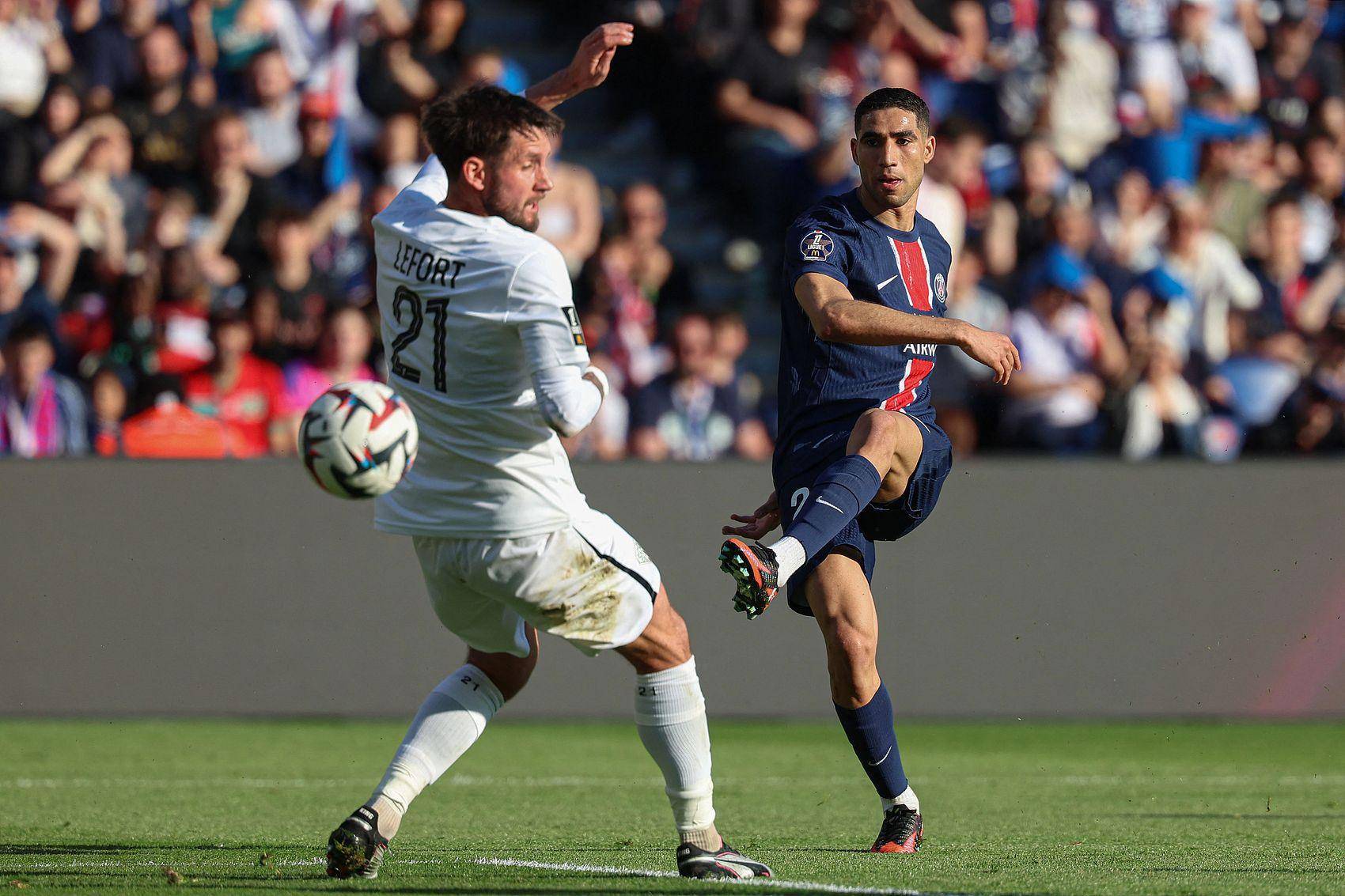 巴黎圣日耳曼偏离法甲联赛榜首