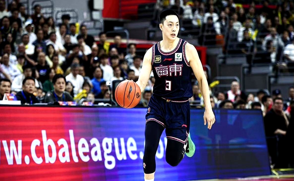 防守稳固，球队获得胜利紧追领头羊