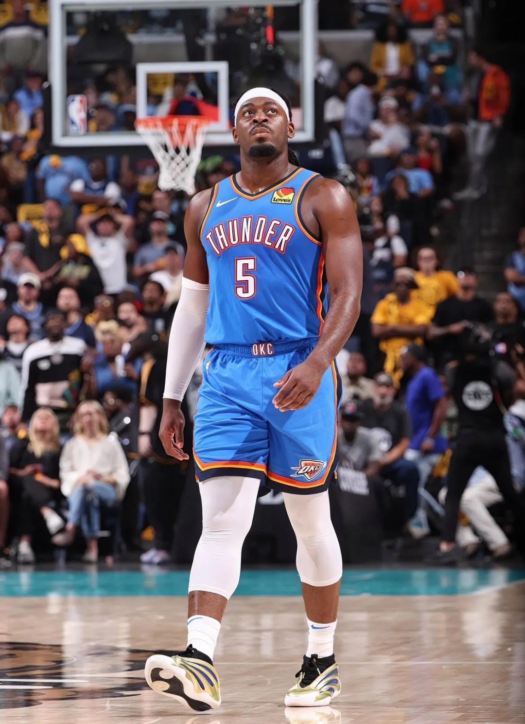 爵士逆转灰熊，米切尔独取35分