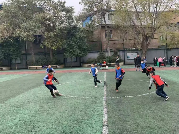 包含东方足球助力国际比赛，勇往直前的词条