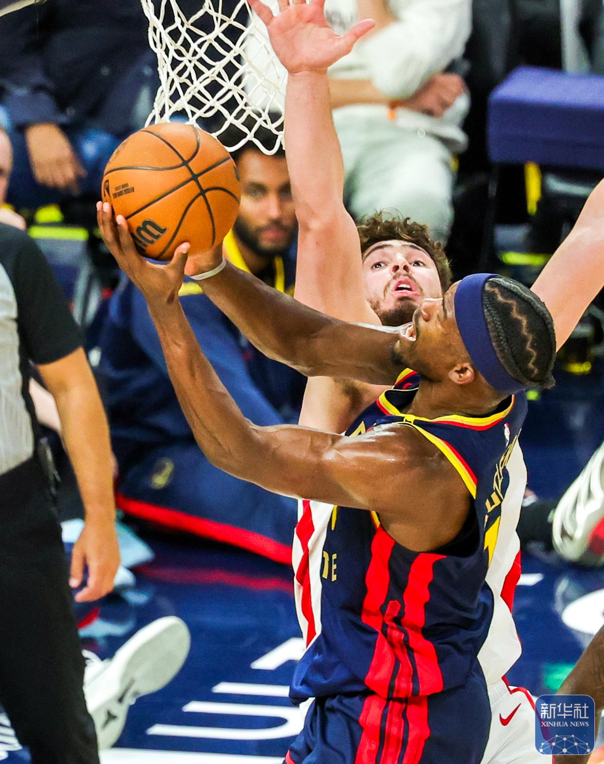 包含勇士队再战火箭队，谁能在今晚的较量中占据上风？的词条