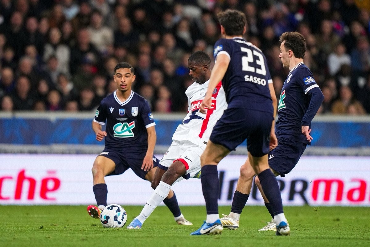 法国足球联赛赛况反复激烈，局势扑朔迷离的简单介绍