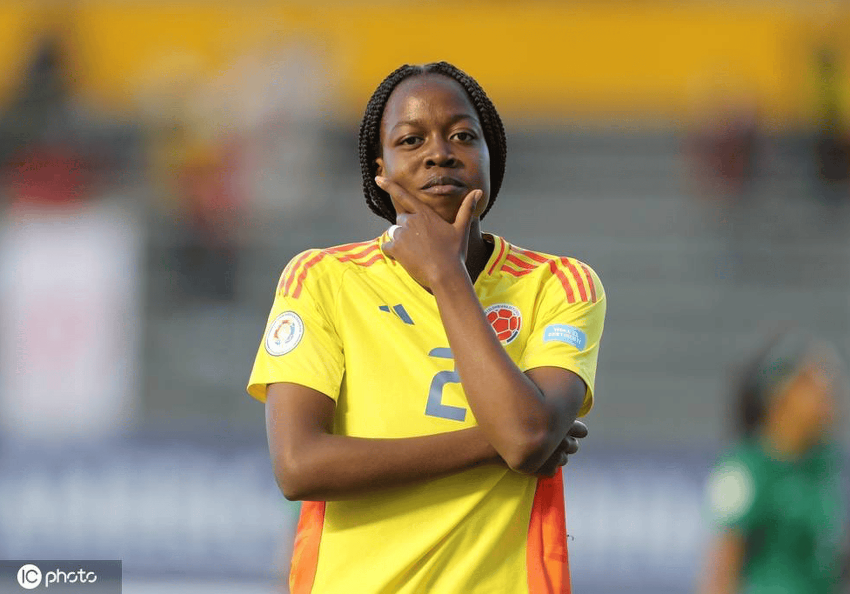 包含哥伦比亚女子足球联赛花絮发布的词条