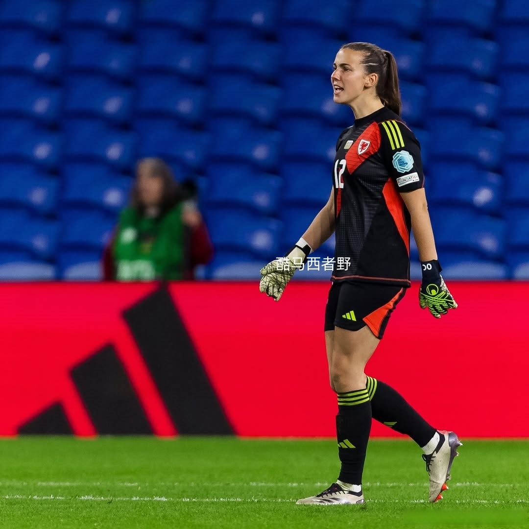 包含荷甲女足：阿贾克斯客场力克Feyenoord的词条