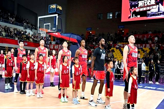 全球篮球热潮席卷，球迷狂热跟随的简单介绍