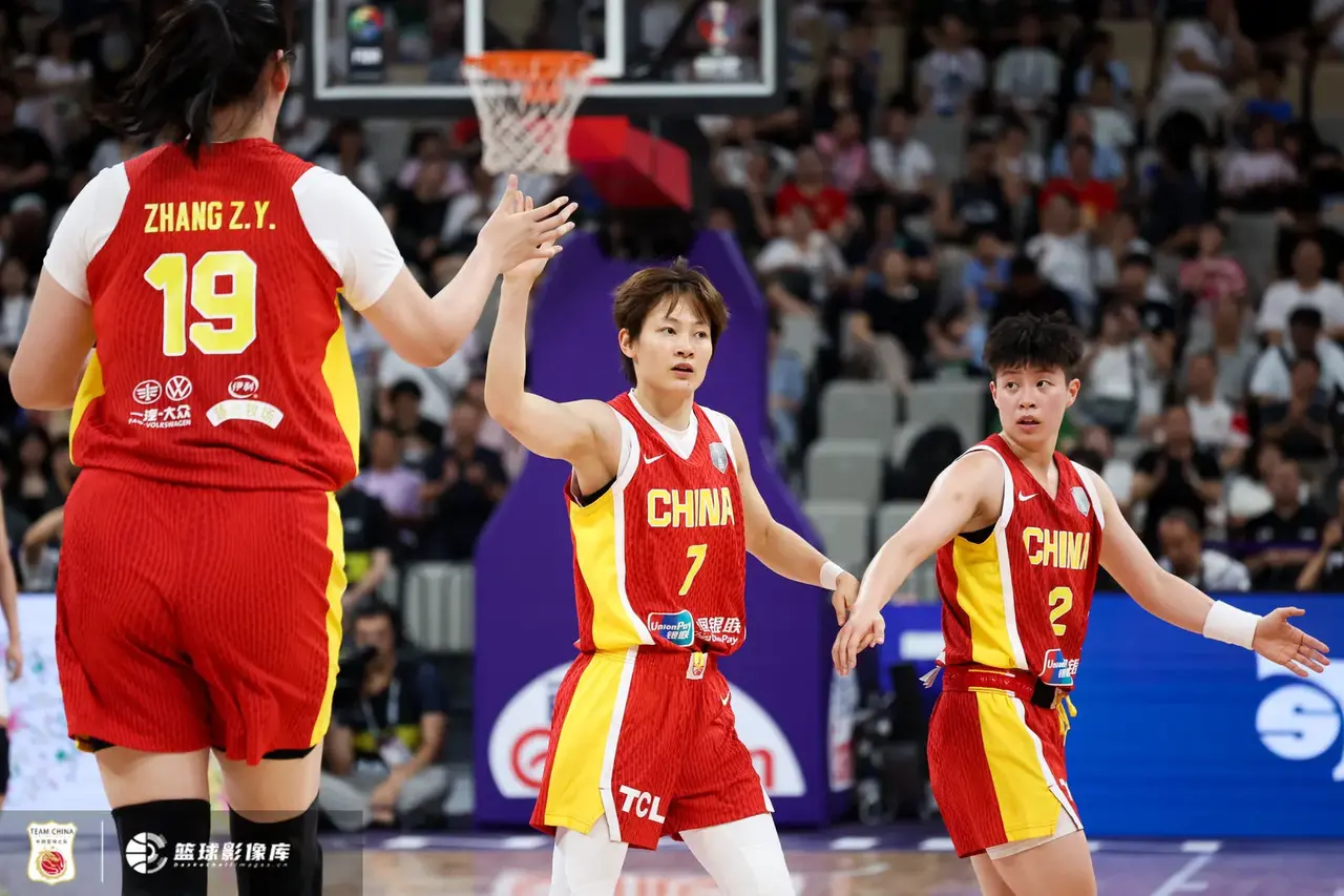 全明星赛之夜，球员实力对决观众期待！的简单介绍