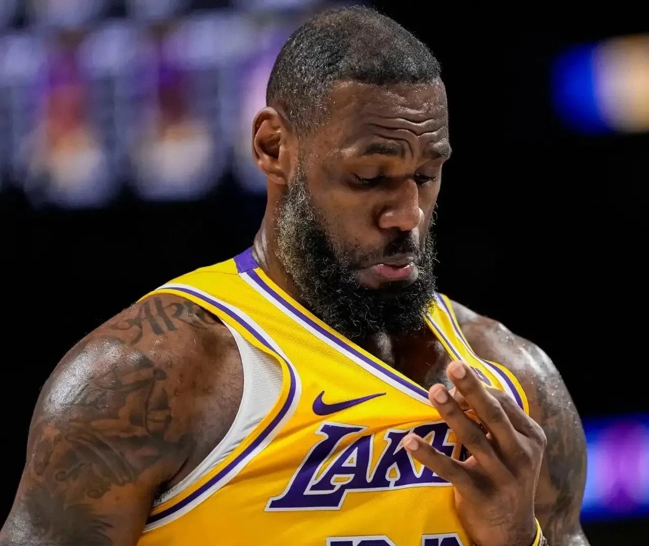 詹姆斯获球队邀约传闻引男篮头顶故意妥协的简单介绍