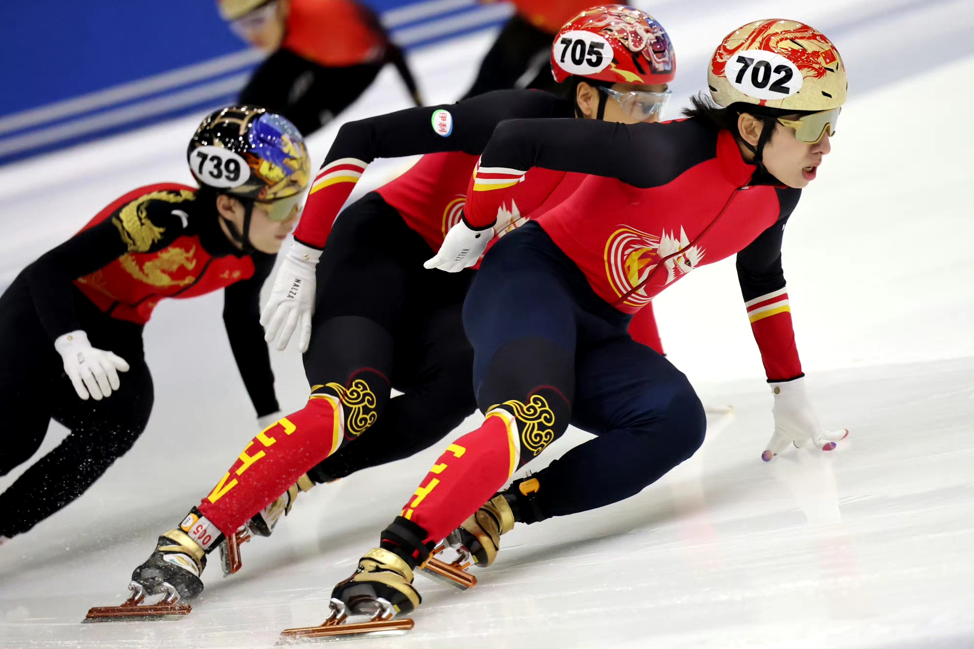 包含精彩瞬间频频上演，比赛气氛紧张刺激的词条