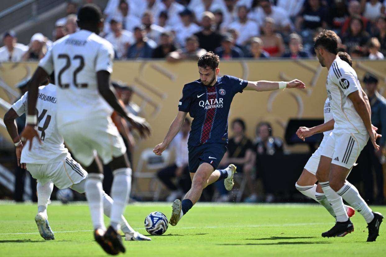 包含巴黎圣日耳曼大胜切尔西,锁定四强席位的词条 包含巴黎圣日耳曼大胜切尔西,锁定四强席位的词条