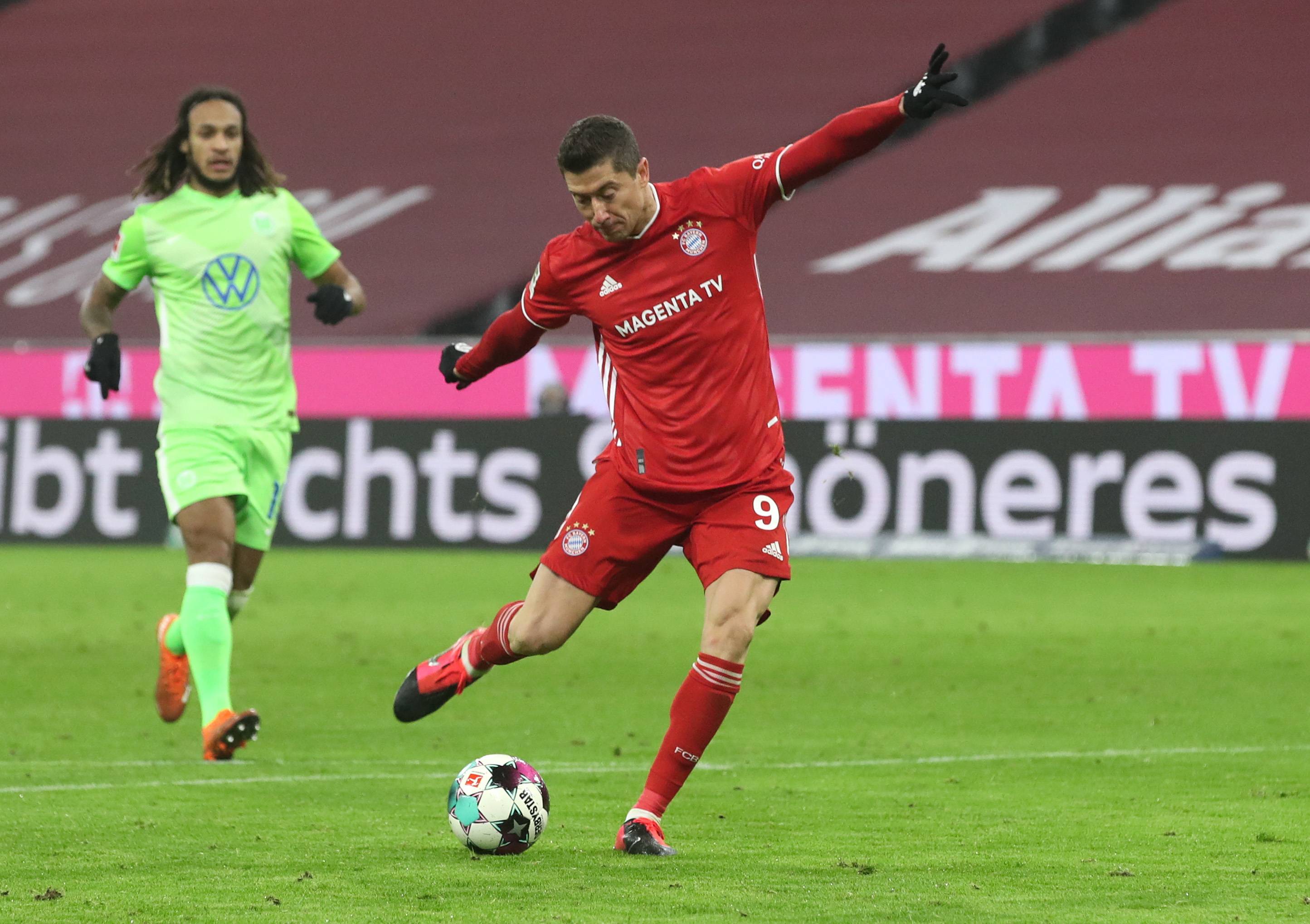 包含沃尔夫斯堡告捷客场，备战大获成功的词条