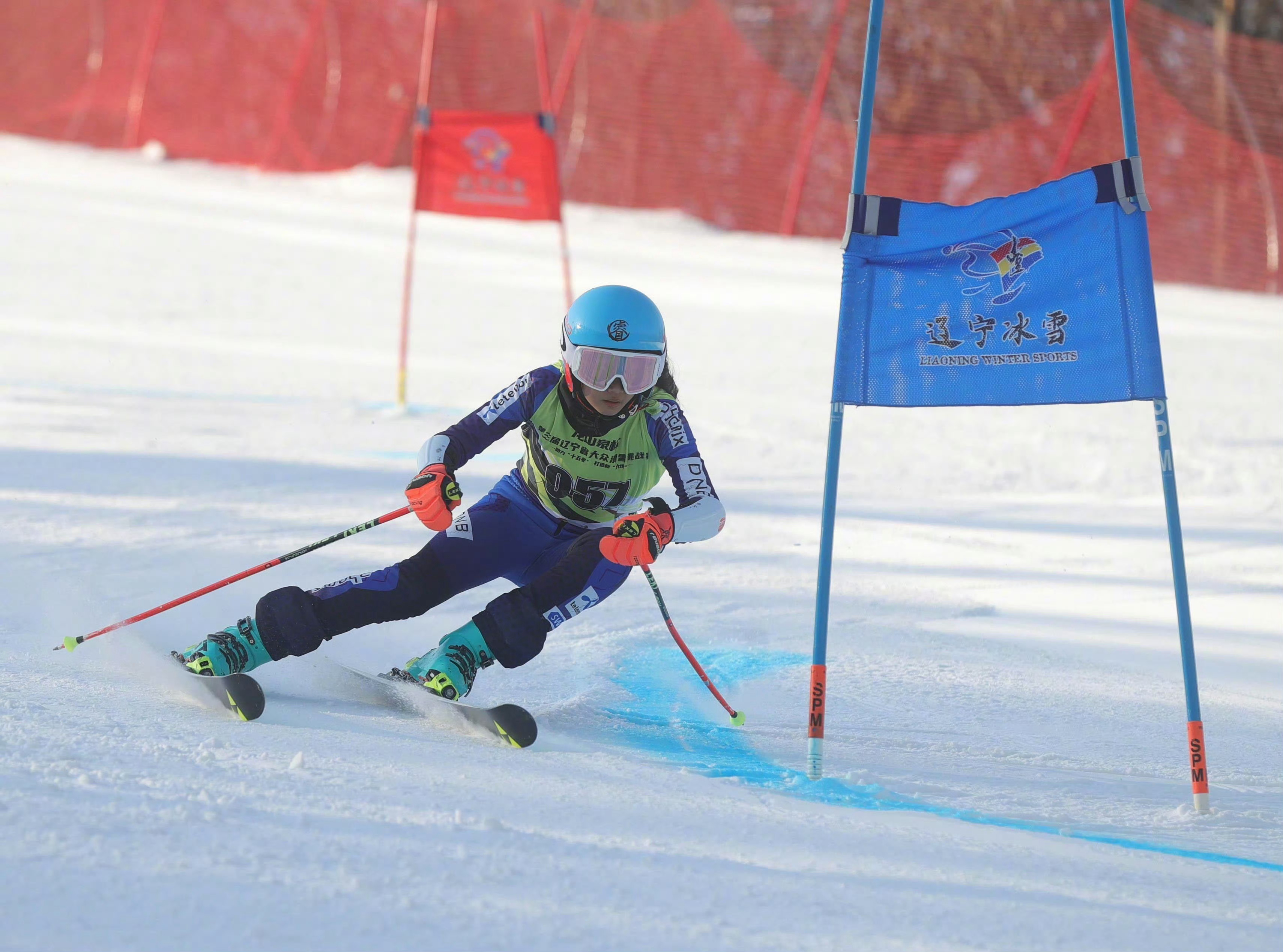 滑雪项目选手驾驭成功获佳绩