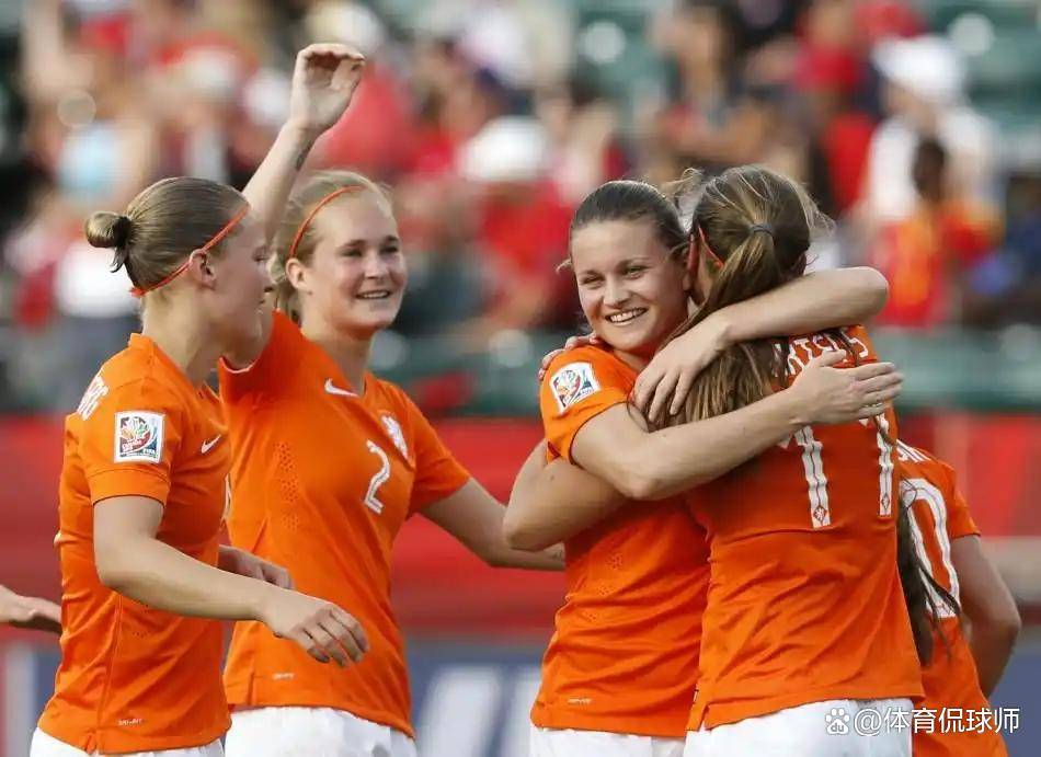 荷兰女足力克西班牙,取得比赛胜利 荷兰女足力克西班牙,取得比赛胜利