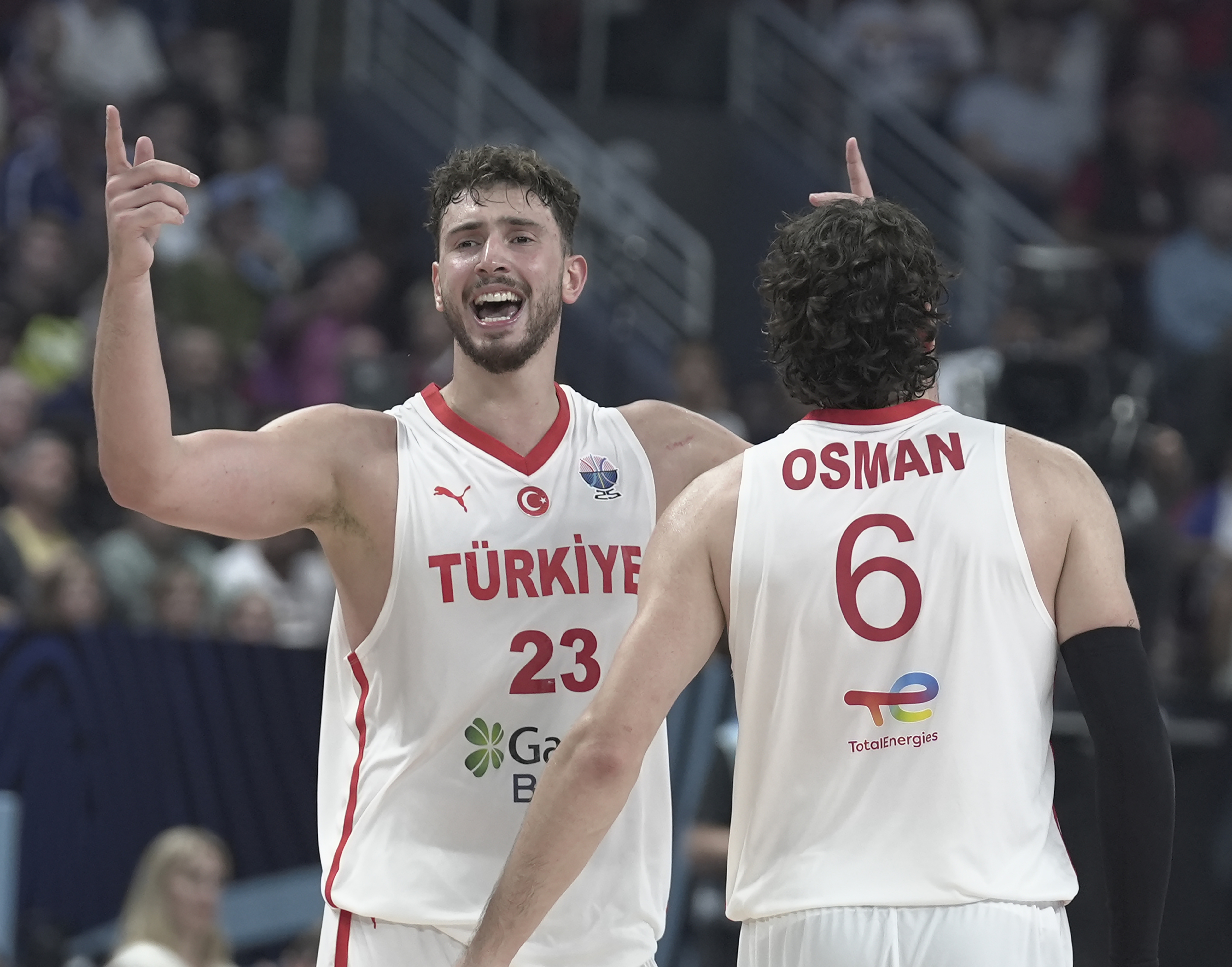 土耳其队成功晋级欧锦赛，表现稳定强劲