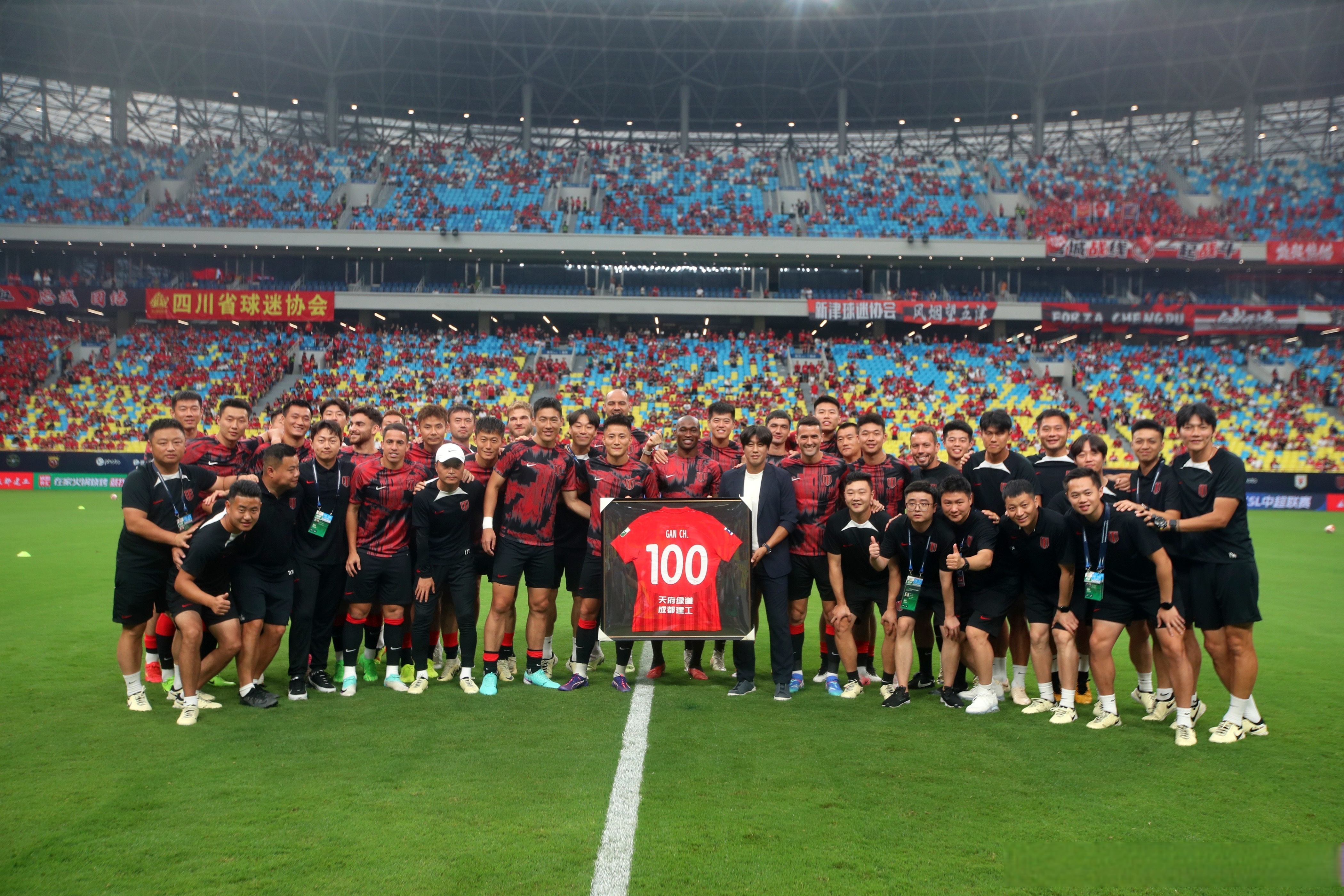 足球赛事中球队取得了极为重要的胜利